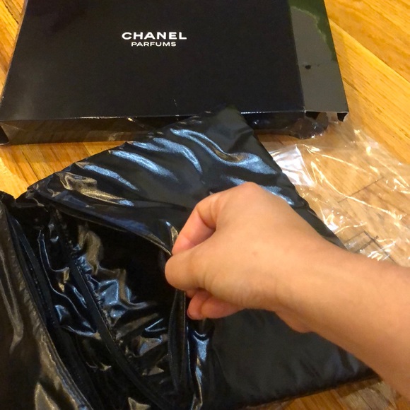 Chanel wet bag - Picture 3 of 5